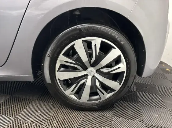 PEUGEOT 208 BUSINESS R II - voiture d'occasion - Photo 22