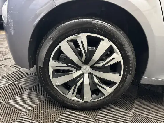 PEUGEOT 208 BUSINESS R II - voiture d'occasion - Photo 23