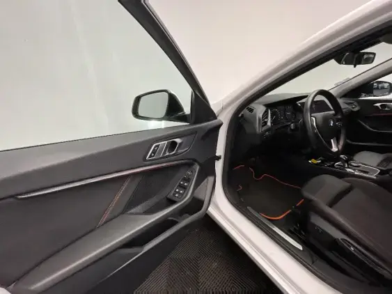 BMW SERIE 1 F40 - voiture d'occasion - Photo 19