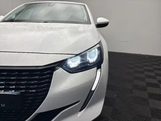 PEUGEOT 208 BUSINESS R II - voiture d'occasion - Photo 19