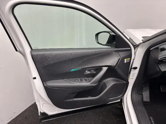 PEUGEOT 2008 II - voiture d'occasion - Photo 17