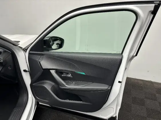 PEUGEOT 2008 II - voiture d'occasion - Photo 18