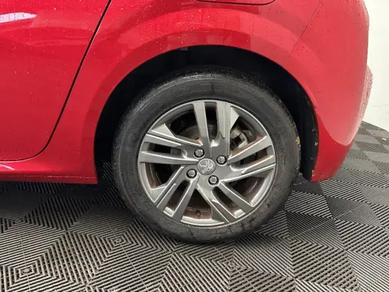 PEUGEOT 208 BUSINESS R II - voiture d'occasion - Photo 23