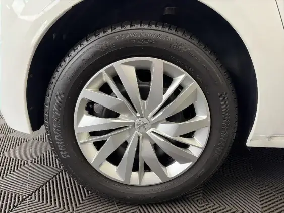 PEUGEOT 208 II - voiture d'occasion - Photo 22