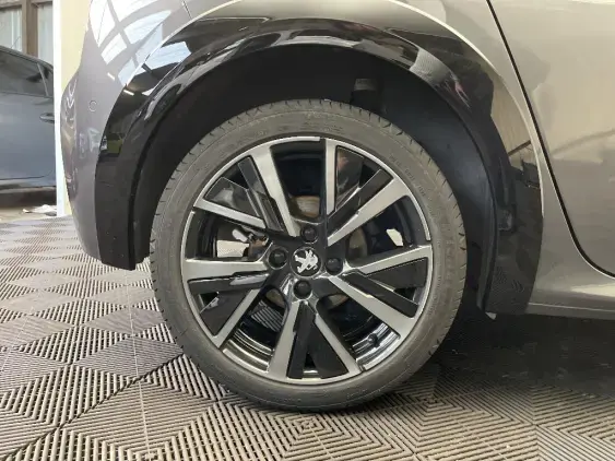 PEUGEOT 208 BUSINESS R II - voiture d'occasion - Photo 24