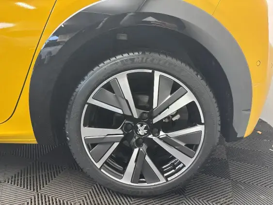 PEUGEOT 208 BUSINESS R II - voiture d'occasion - Photo 23