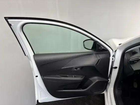 PEUGEOT 208 BUSINESS R II - voiture d'occasion - Photo 17