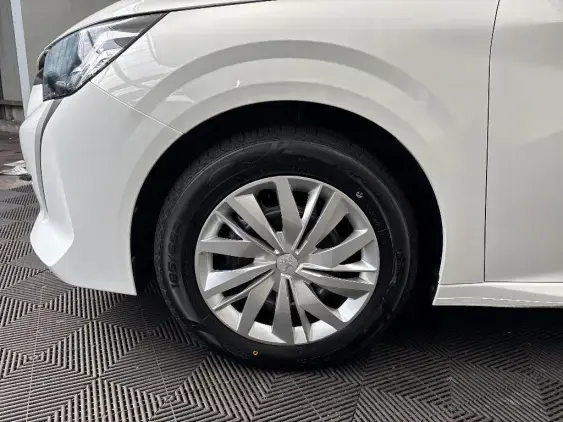 PEUGEOT 208 BUSINESS R II - voiture d'occasion - Photo 21