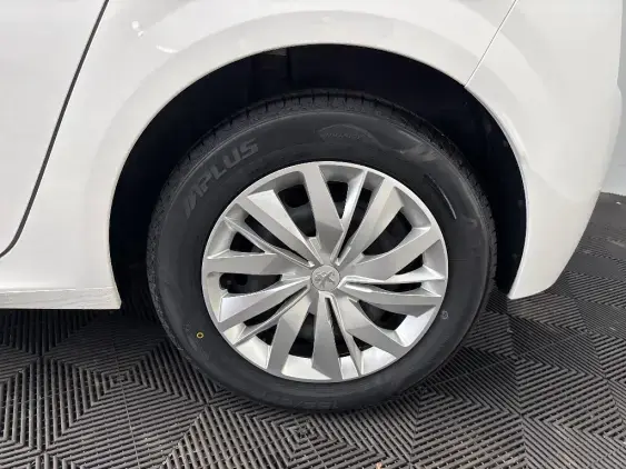 PEUGEOT 208 BUSINESS R II - voiture d'occasion - Photo 22