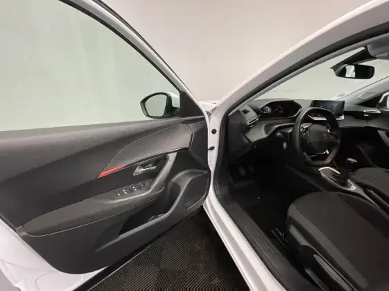 PEUGEOT 2008 II - voiture d'occasion - Photo 19