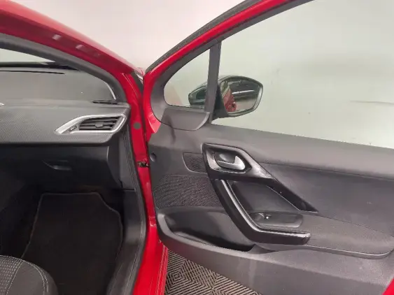 PEUGEOT 208 - voiture d'occasion - Photo 20