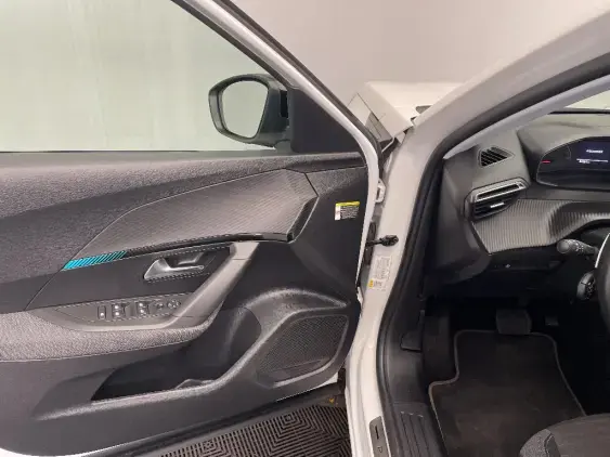 PEUGEOT 2008 II - voiture d'occasion - Photo 19