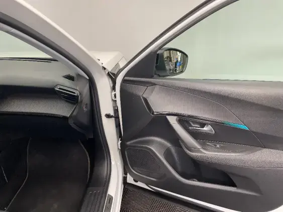 PEUGEOT 2008 II - voiture d'occasion - Photo 20