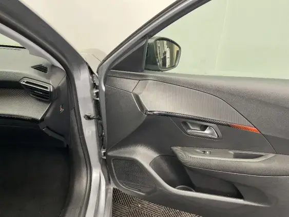 PEUGEOT 208 BUSINESS R II - voiture d'occasion - Photo 19