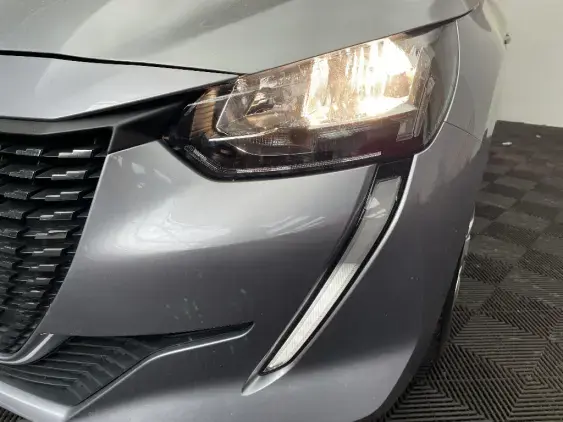 PEUGEOT 208 BUSINESS R II - voiture d'occasion - Photo 21