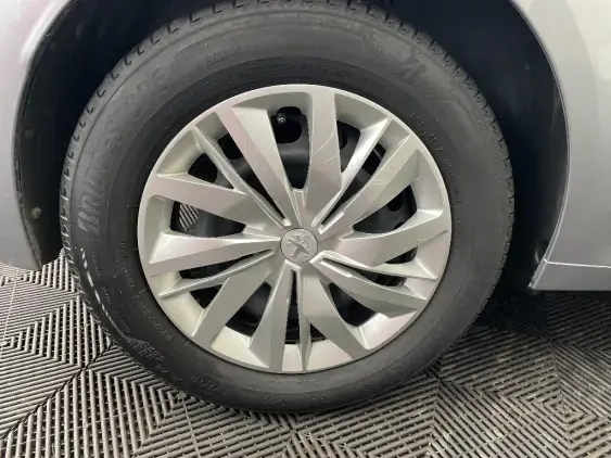 PEUGEOT 208 BUSINESS R II - voiture d'occasion - Photo 24