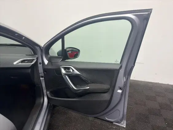 PEUGEOT 2008 - voiture d'occasion - Photo 19