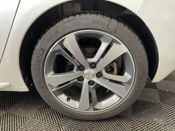 PEUGEOT 308 II - voiture d'occasion - Photo 24