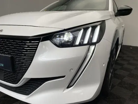 PEUGEOT 208 BUSINESS R II - voiture d'occasion - Photo 22