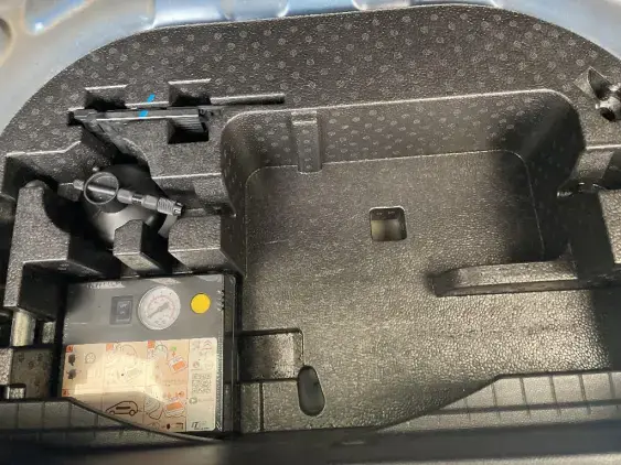 PEUGEOT 2008 ELECTRIQUE II - voiture d'occasion - Photo 17