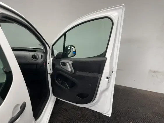 PEUGEOT PARTNER II - voiture d'occasion - Photo 19