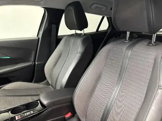 PEUGEOT 2008 II - voiture d'occasion - Photo 17