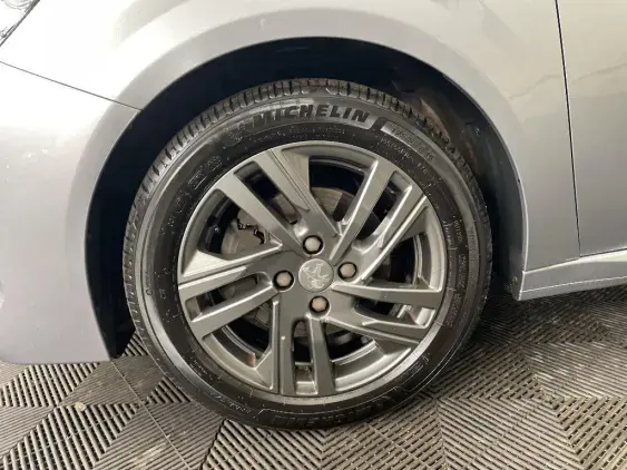 PEUGEOT 208 BUSINESS R II - voiture d'occasion - Photo 23