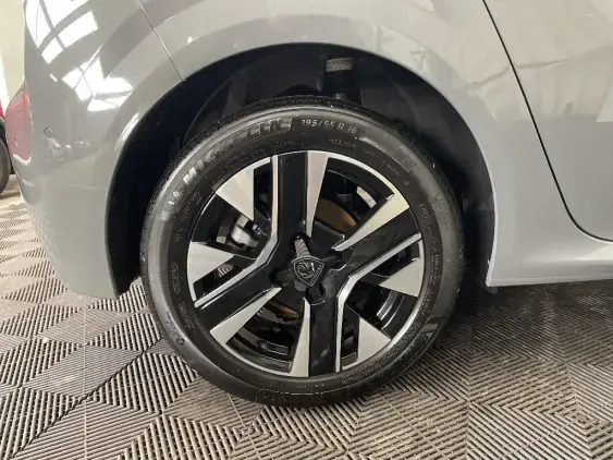 PEUGEOT 208 II - voiture d'occasion - Photo 25