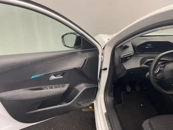 PEUGEOT 208 BUSINESS R II - voiture d'occasion - Photo 19