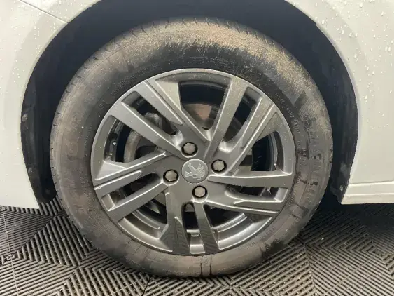 PEUGEOT 208 BUSINESS R II - voiture d'occasion - Photo 23