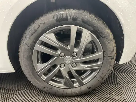 PEUGEOT 208 BUSINESS R II - voiture d'occasion - Photo 24