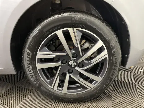 PEUGEOT 208 BUSINESS R II - voiture d'occasion - Photo 23