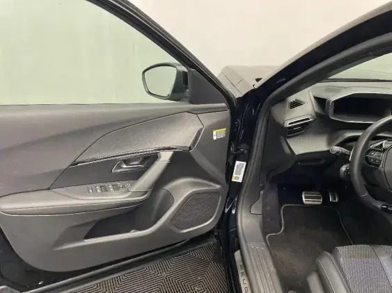 PEUGEOT 2008 II - voiture d'occasion - Photo 19