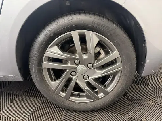 PEUGEOT 208 BUSINESS R II - voiture d'occasion - Photo 24