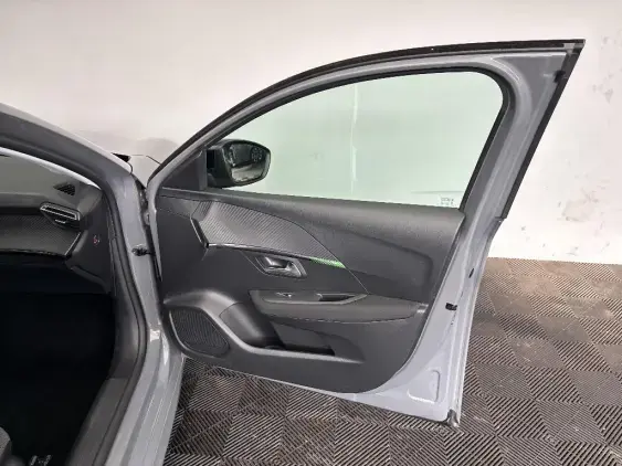 PEUGEOT 208 II - voiture d'occasion - Photo 18