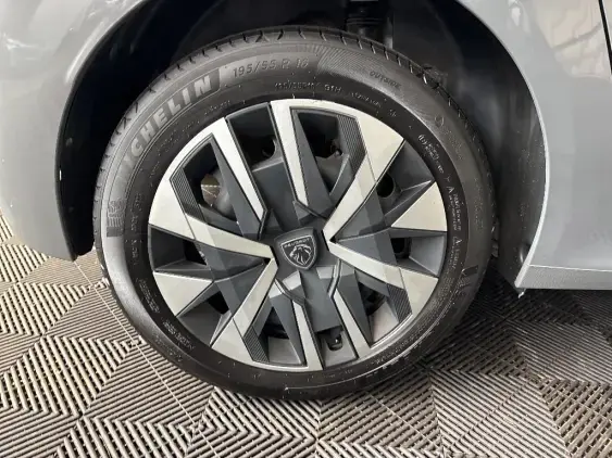 PEUGEOT 208 II - voiture d'occasion - Photo 23