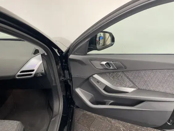 BMW SERIE 1 F70 - voiture d'occasion - Photo 20