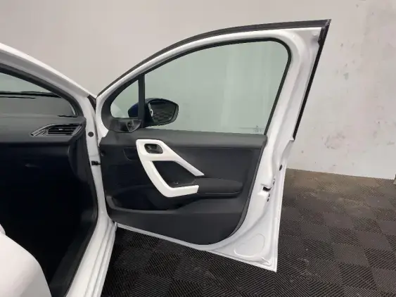 PEUGEOT 208 - voiture d'occasion - Photo 19