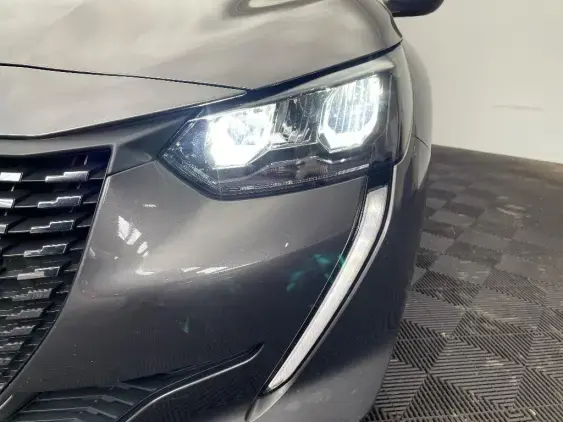 PEUGEOT 208 II - voiture d'occasion - Photo 22