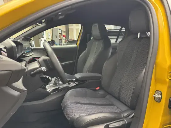 PEUGEOT 208 II - voiture d'occasion - Photo 18
