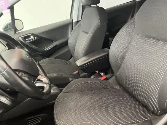 PEUGEOT 208 - voiture d'occasion - Photo 18