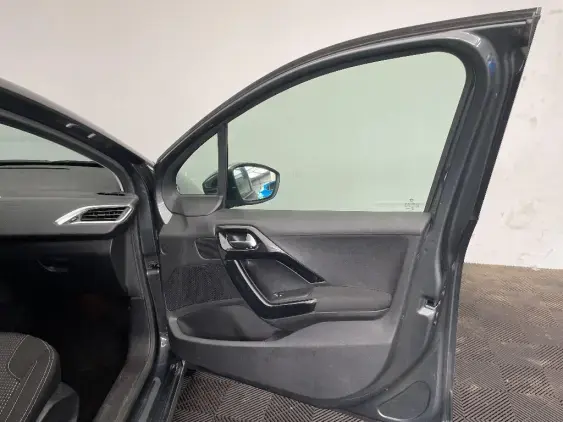 PEUGEOT 208 - voiture d'occasion - Photo 20