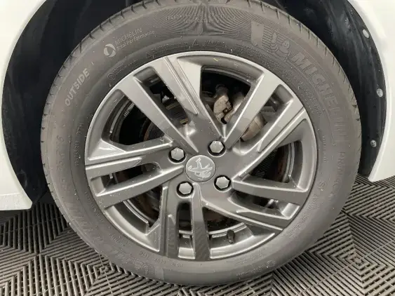 PEUGEOT 208 II - voiture d'occasion - Photo 24