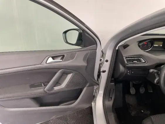 PEUGEOT 308 II - voiture d'occasion - Photo 18
