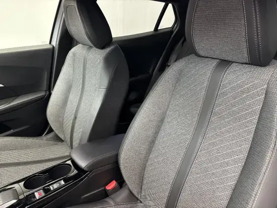 PEUGEOT 2008 II - voiture d'occasion - Photo 17
