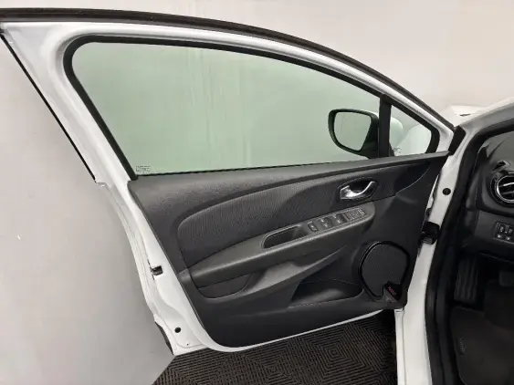 RENAULT CLIO IV - voiture d'occasion - Photo 16