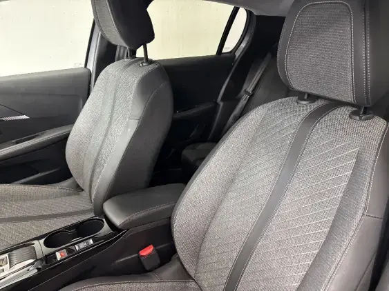 PEUGEOT 208 II - voiture d'occasion - Photo 17