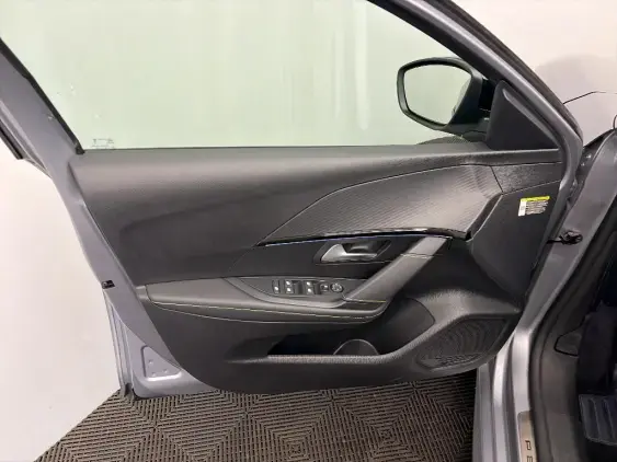 PEUGEOT 208 II - voiture d'occasion - Photo 19