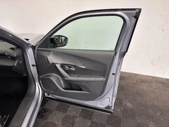 PEUGEOT 2008 II - voiture d'occasion - Photo 19