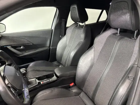 PEUGEOT 2008 II - voiture d'occasion - Photo 17
